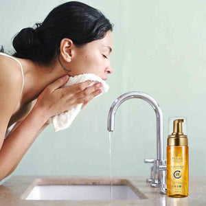 Nettoyant hydratant pour le visage à la mousse de lave (riche en vitamines E et A)